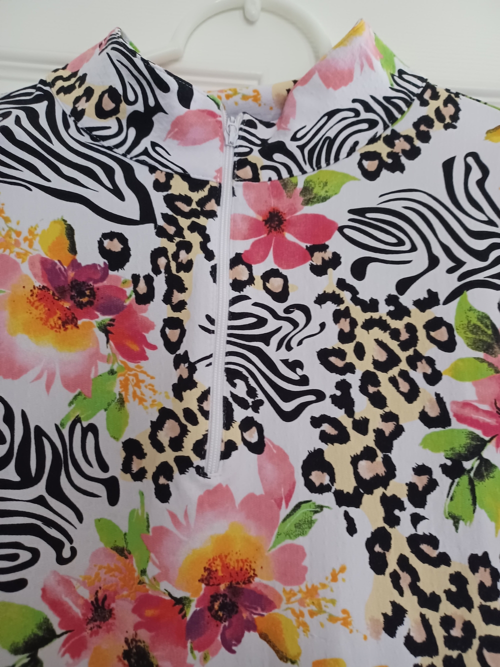 IBKUL Womens Size XL White Floral & Animal Print V-Neck Long Sleeve UPF 50 Golf - Picture 4 of 6